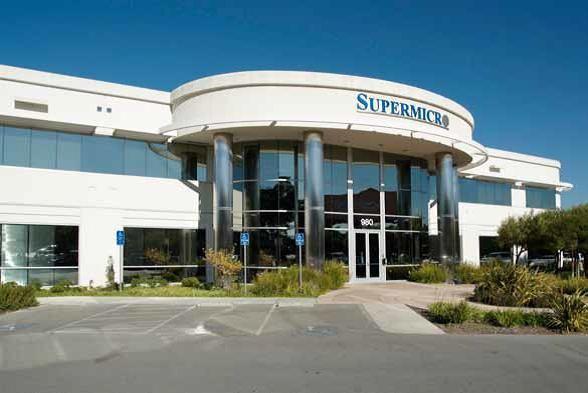 В линейке Supermicro серверы с ускорителями Intel Arctic Sound-M